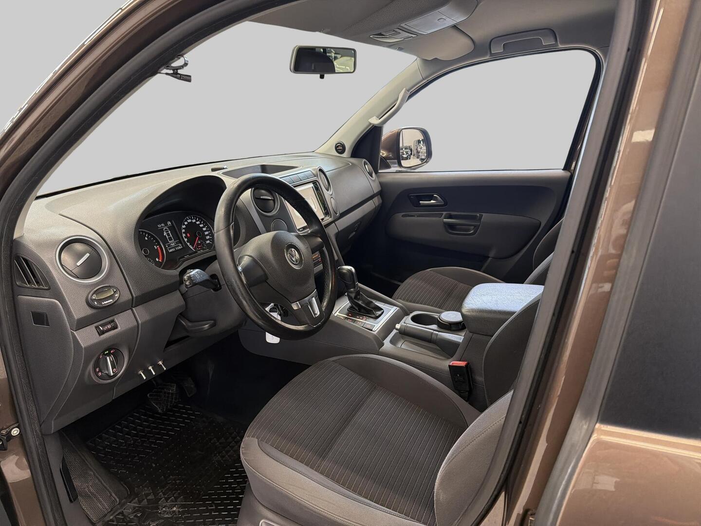 VOLKSWAGEN Amarok 2014