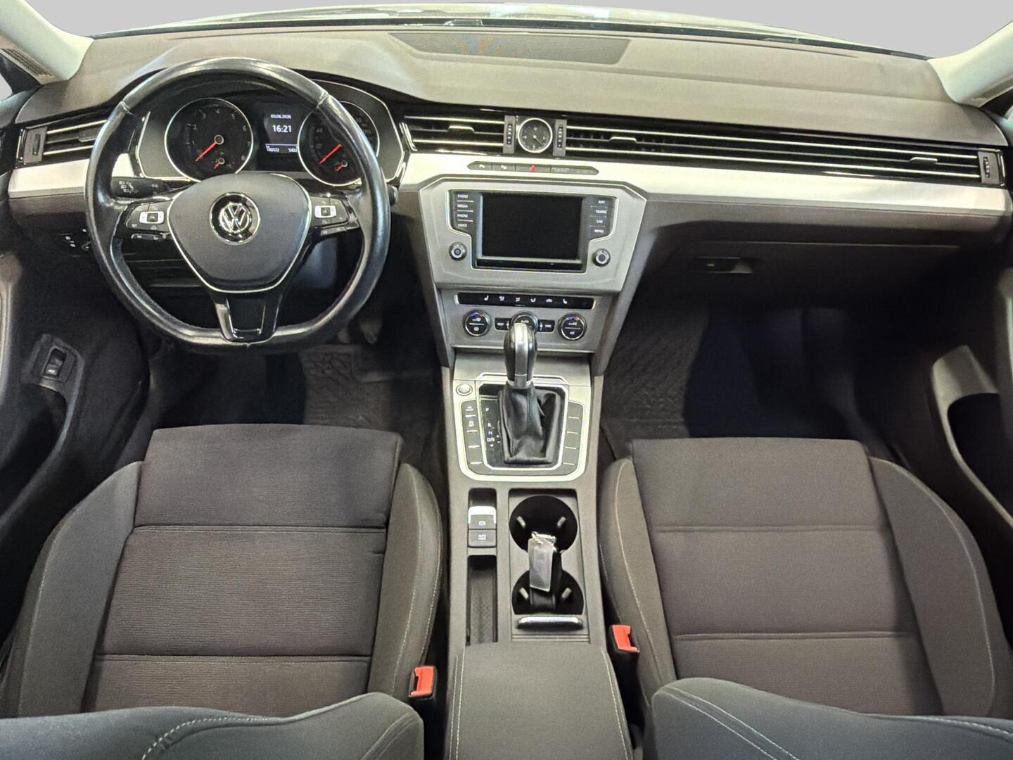 VOLKSWAGEN Passat 2016