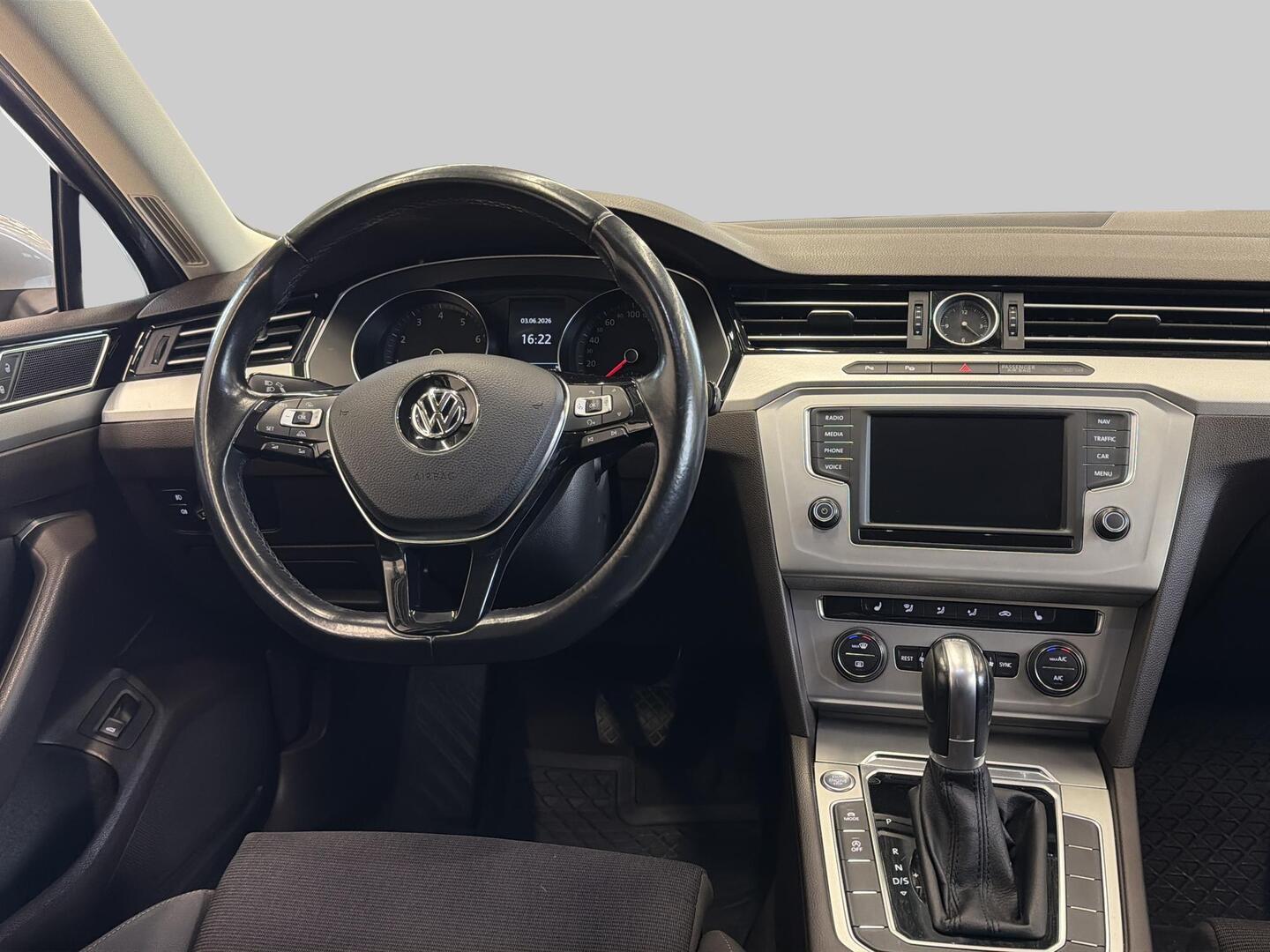 VOLKSWAGEN Passat 2016