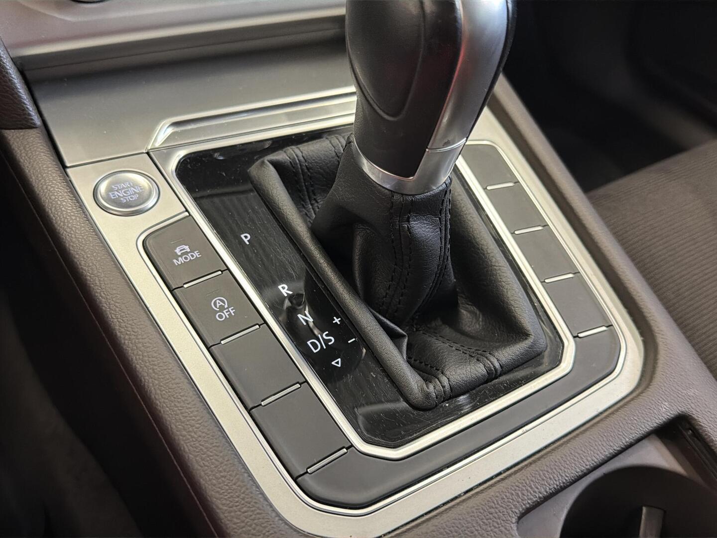 VOLKSWAGEN Passat 2016