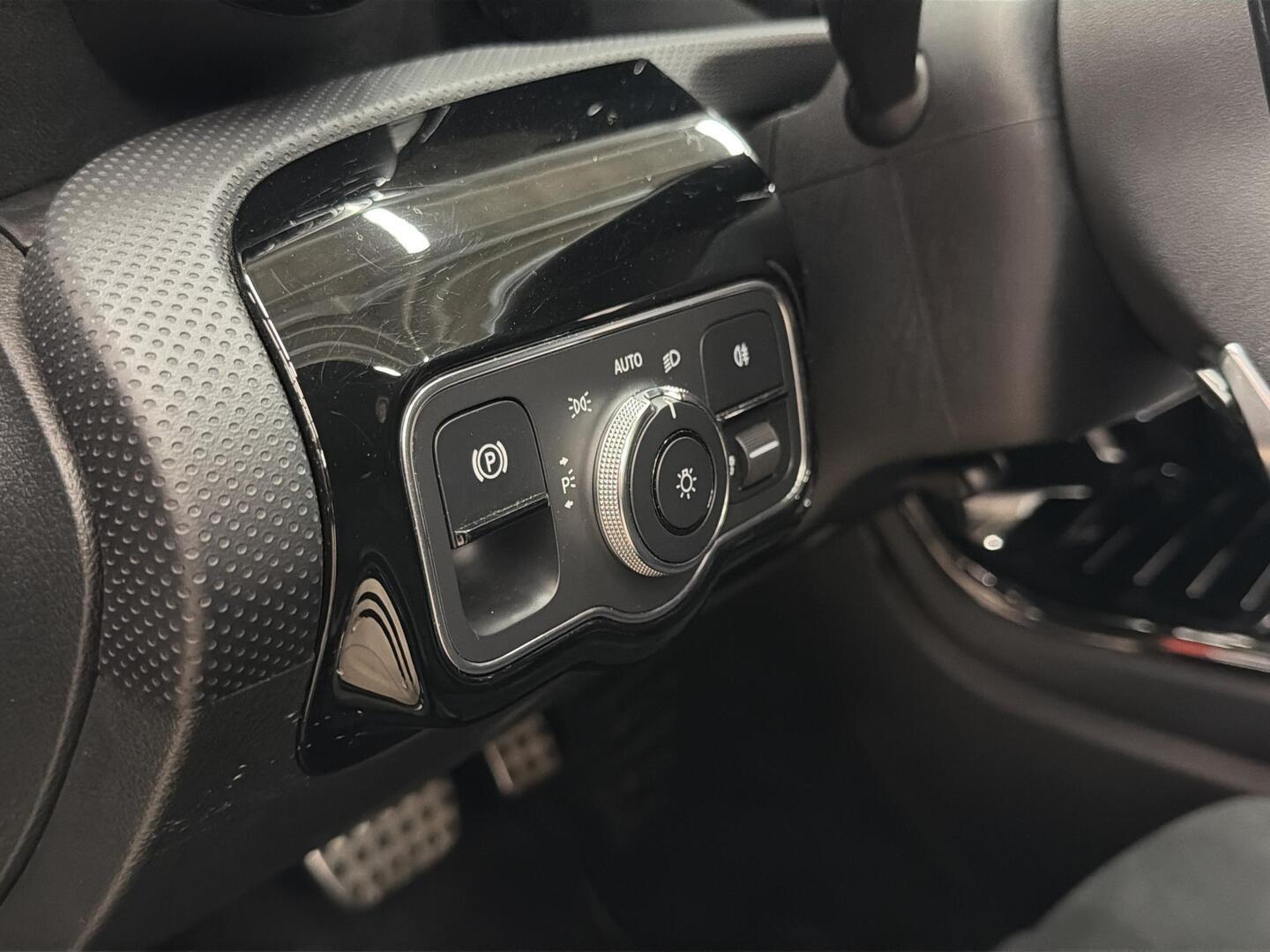 MERCEDES-BENZ A 2019