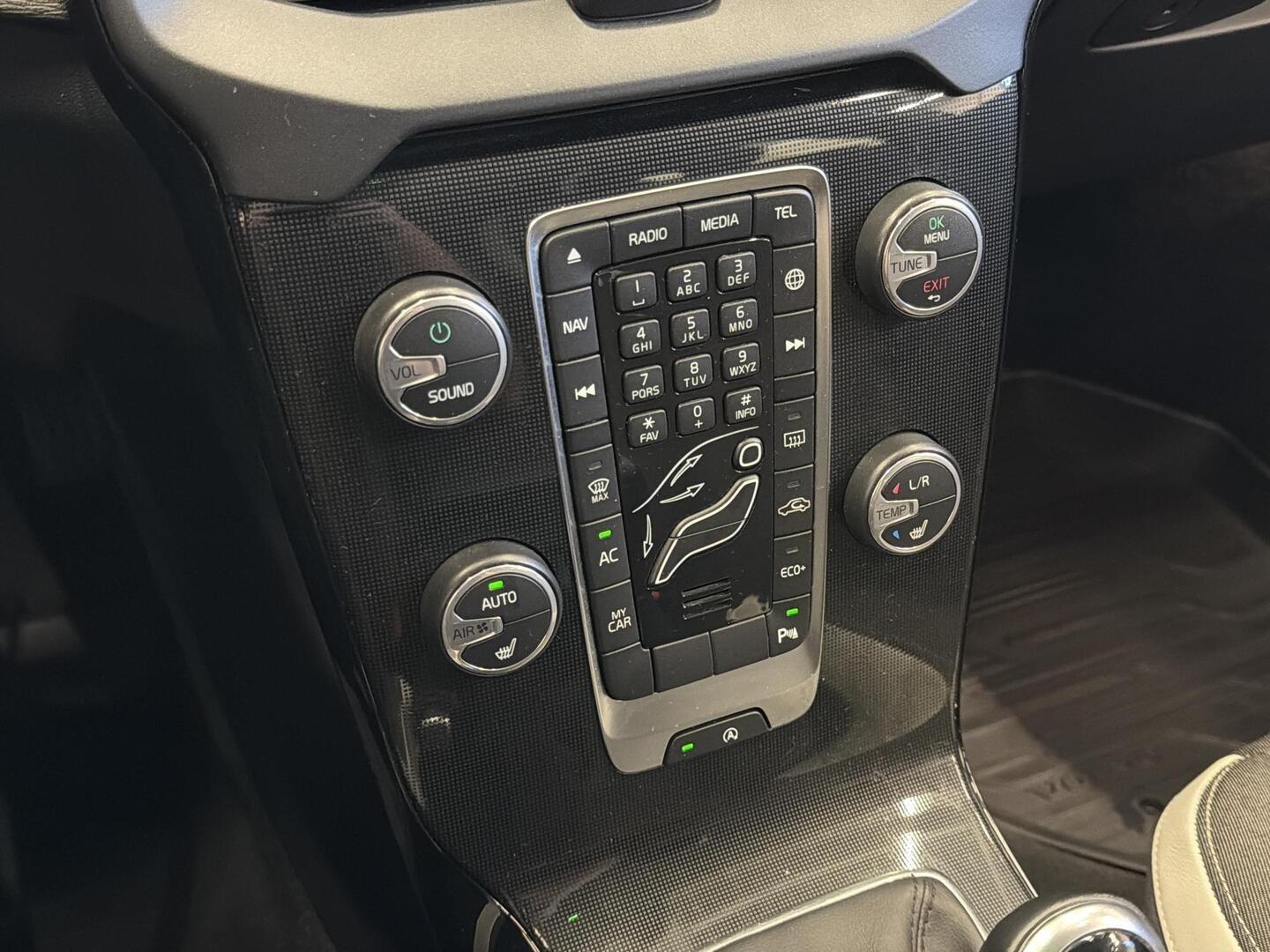 VOLVO V40 2019