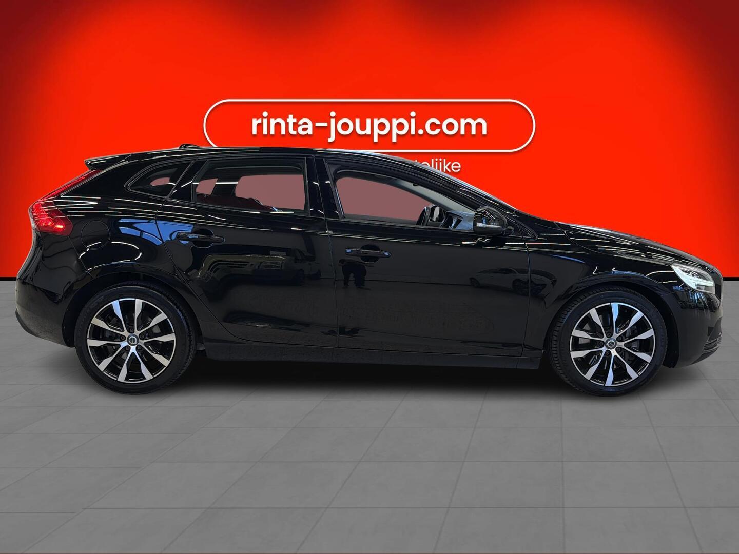 VOLVO V40 2019