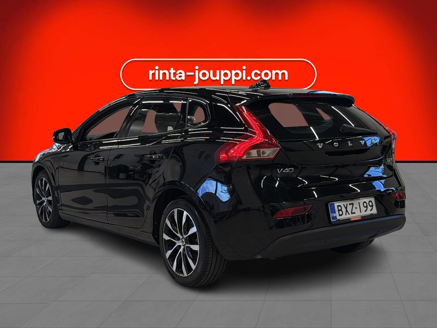 VOLVO V40 2019