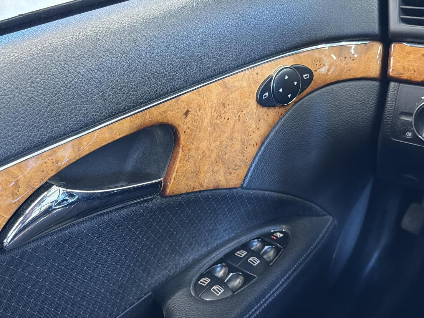MERCEDES-BENZ E 2006
