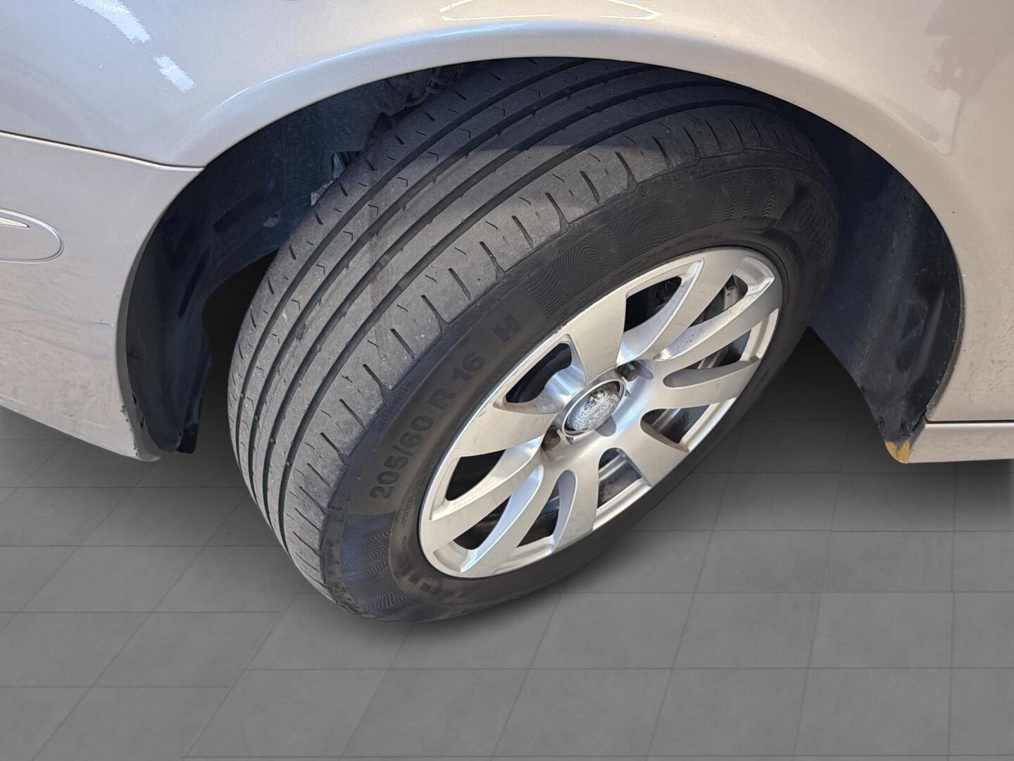 MERCEDES-BENZ E 2006