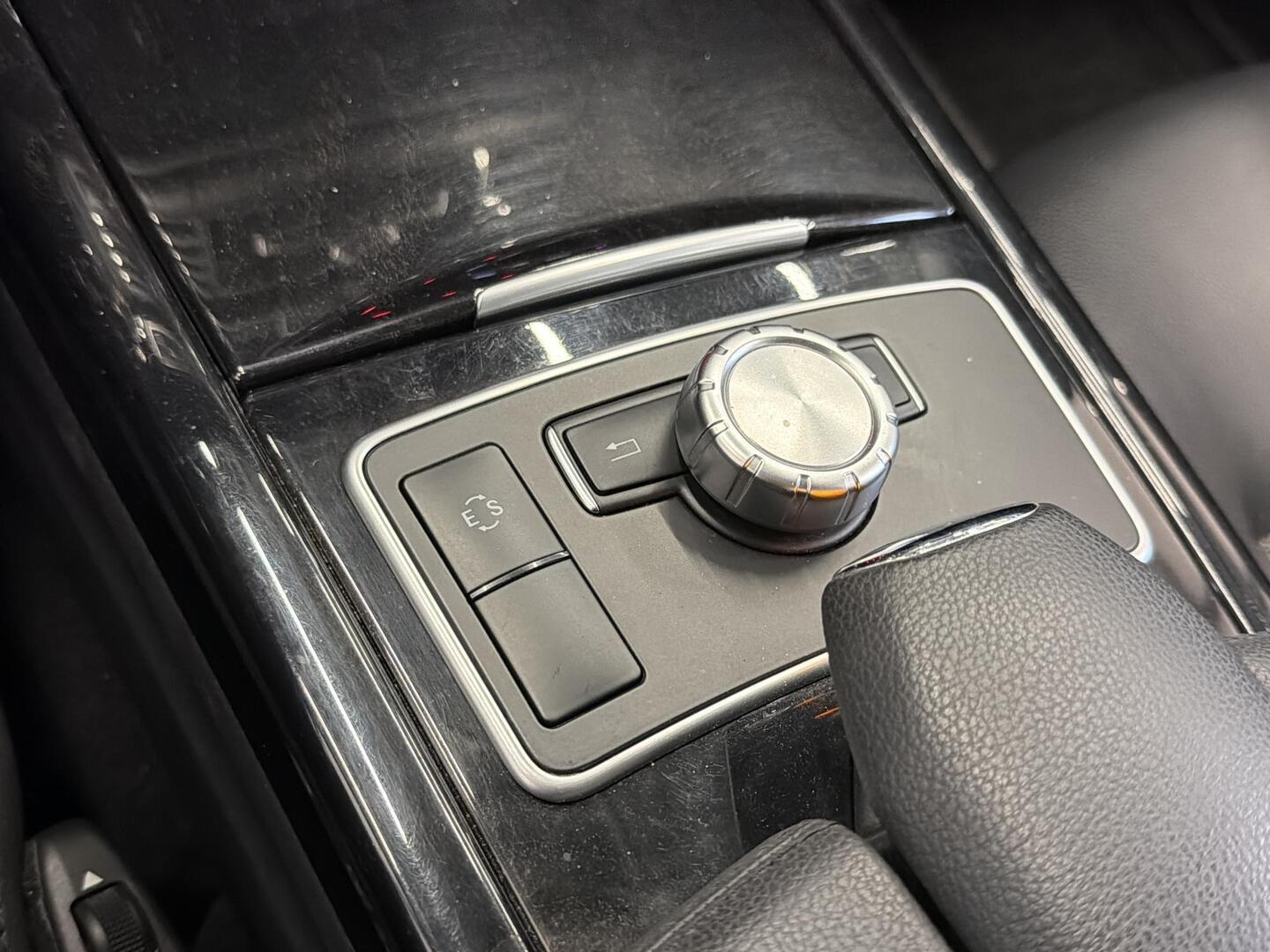 MERCEDES-BENZ E 2012