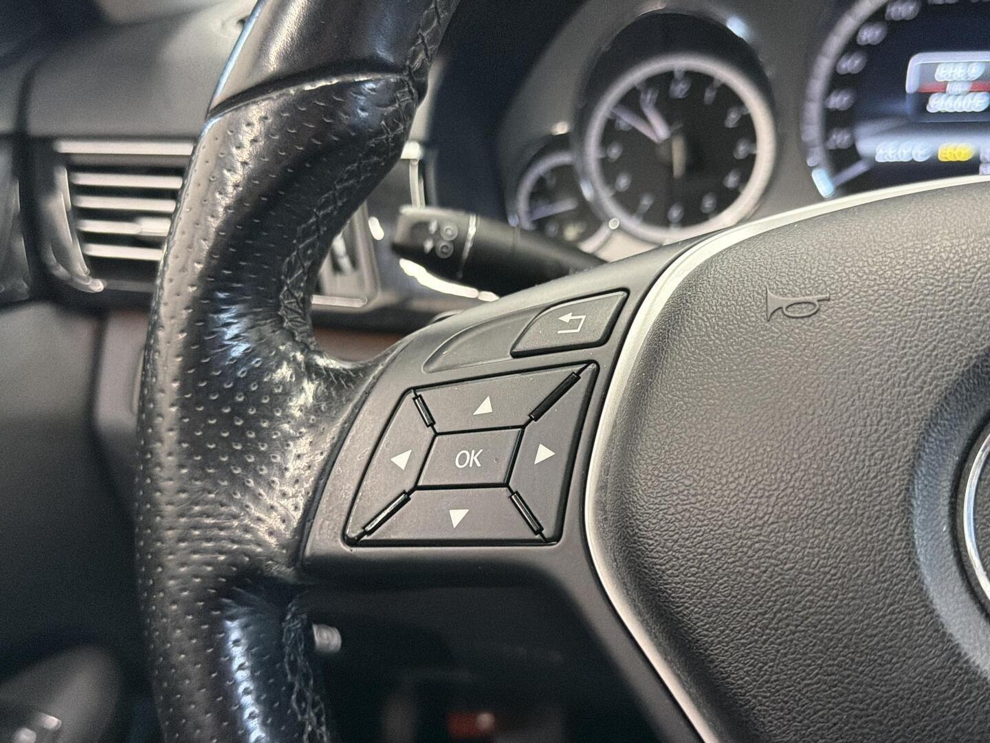 MERCEDES-BENZ E 2012