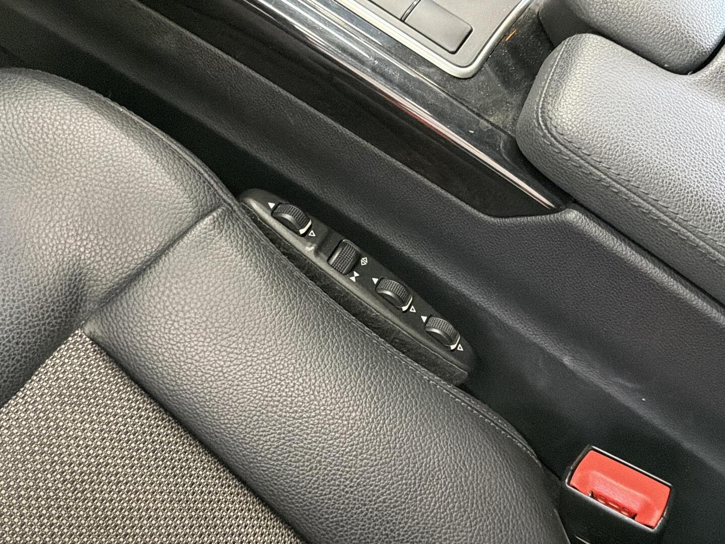 MERCEDES-BENZ E 2012