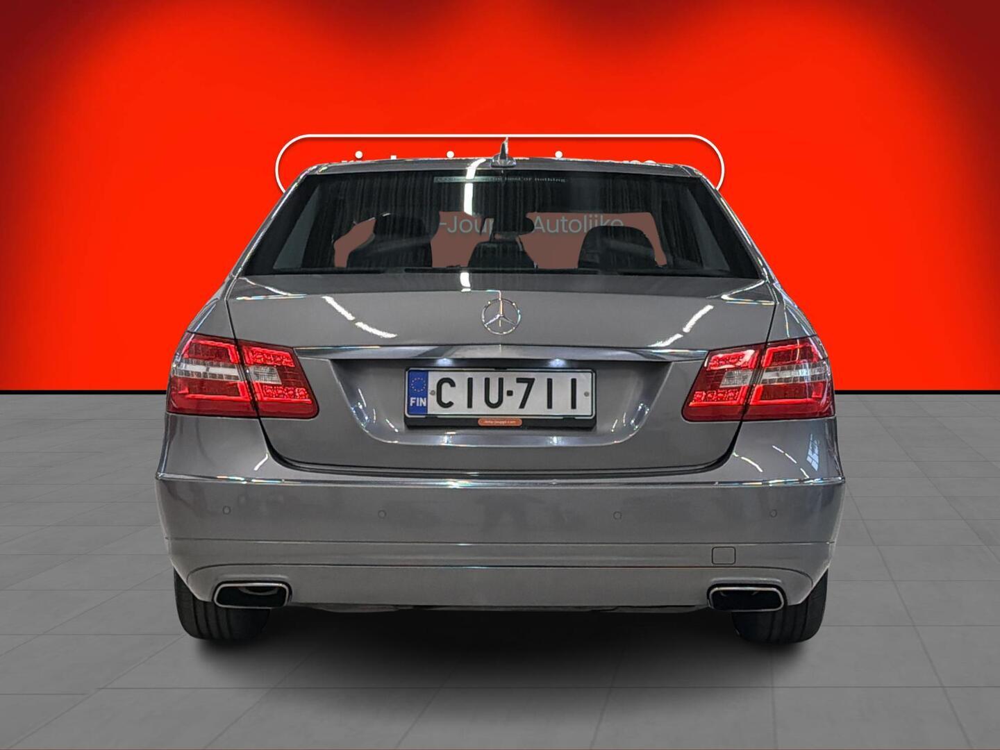 MERCEDES-BENZ E 2012