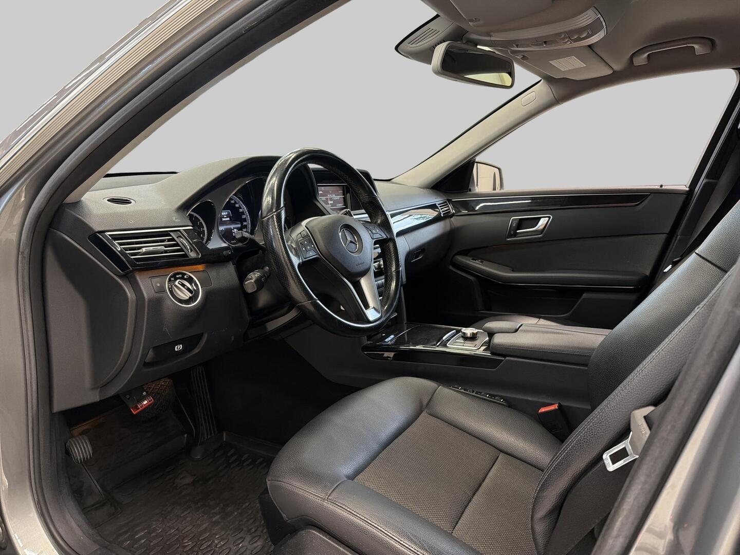 MERCEDES-BENZ E 2012