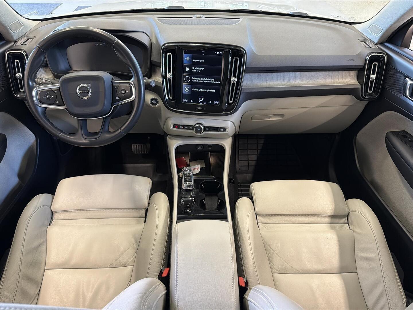 VOLVO XC40 2019