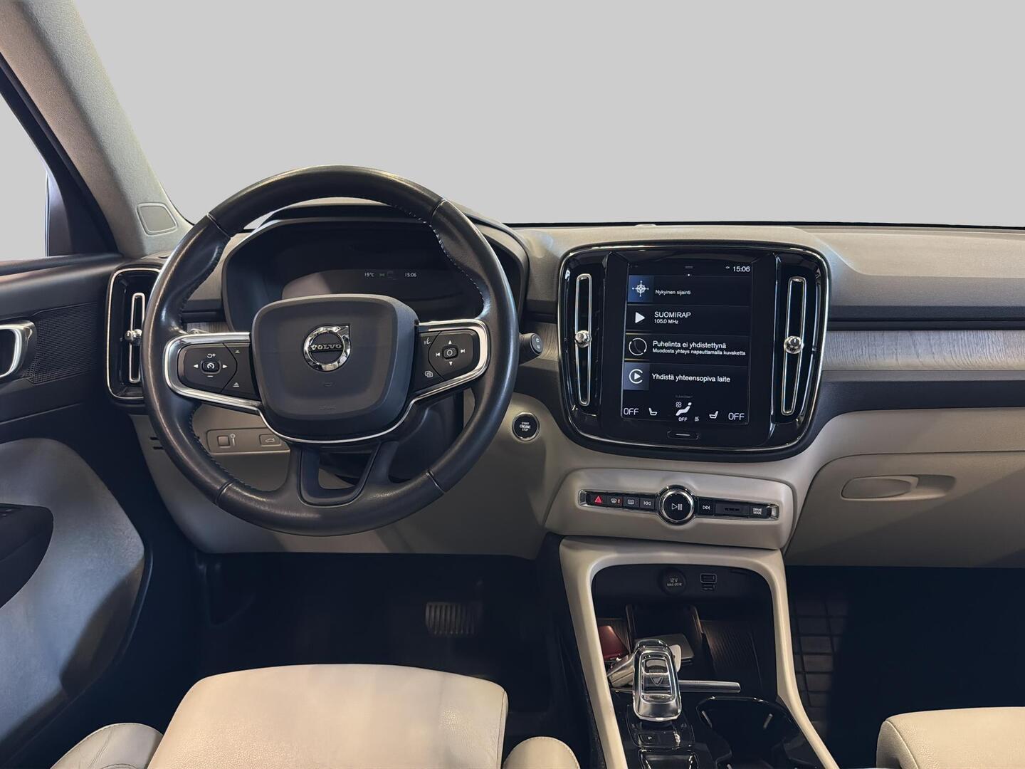 VOLVO XC40 2019