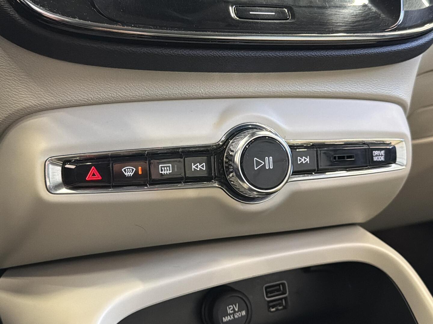 VOLVO XC40 2019