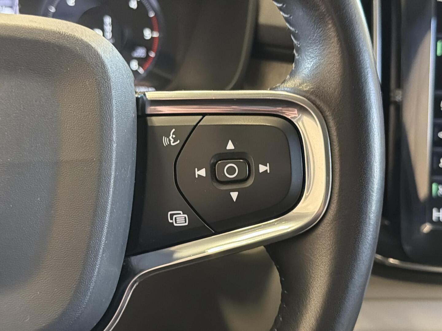 VOLVO XC40 2019