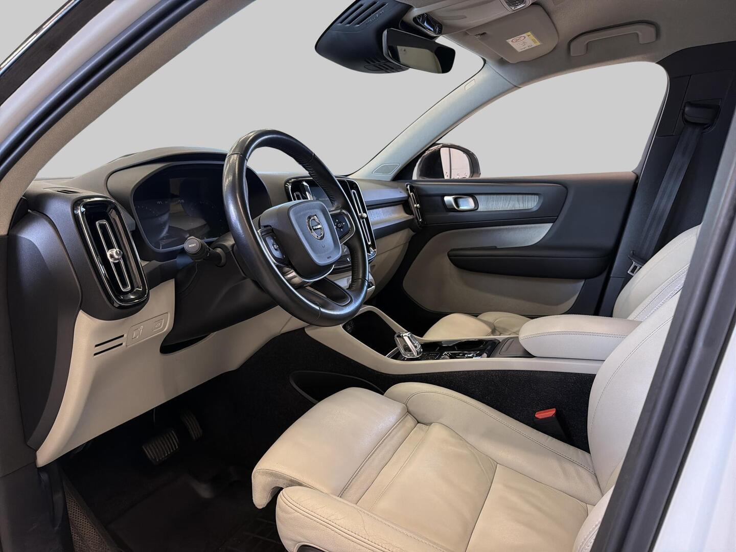 VOLVO XC40 2019