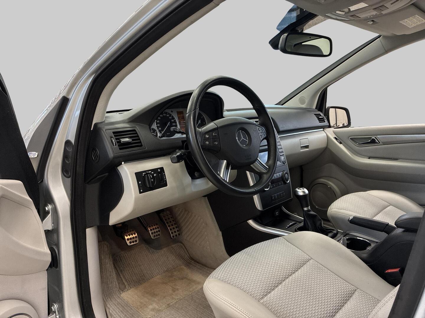 MERCEDES-BENZ B 2010