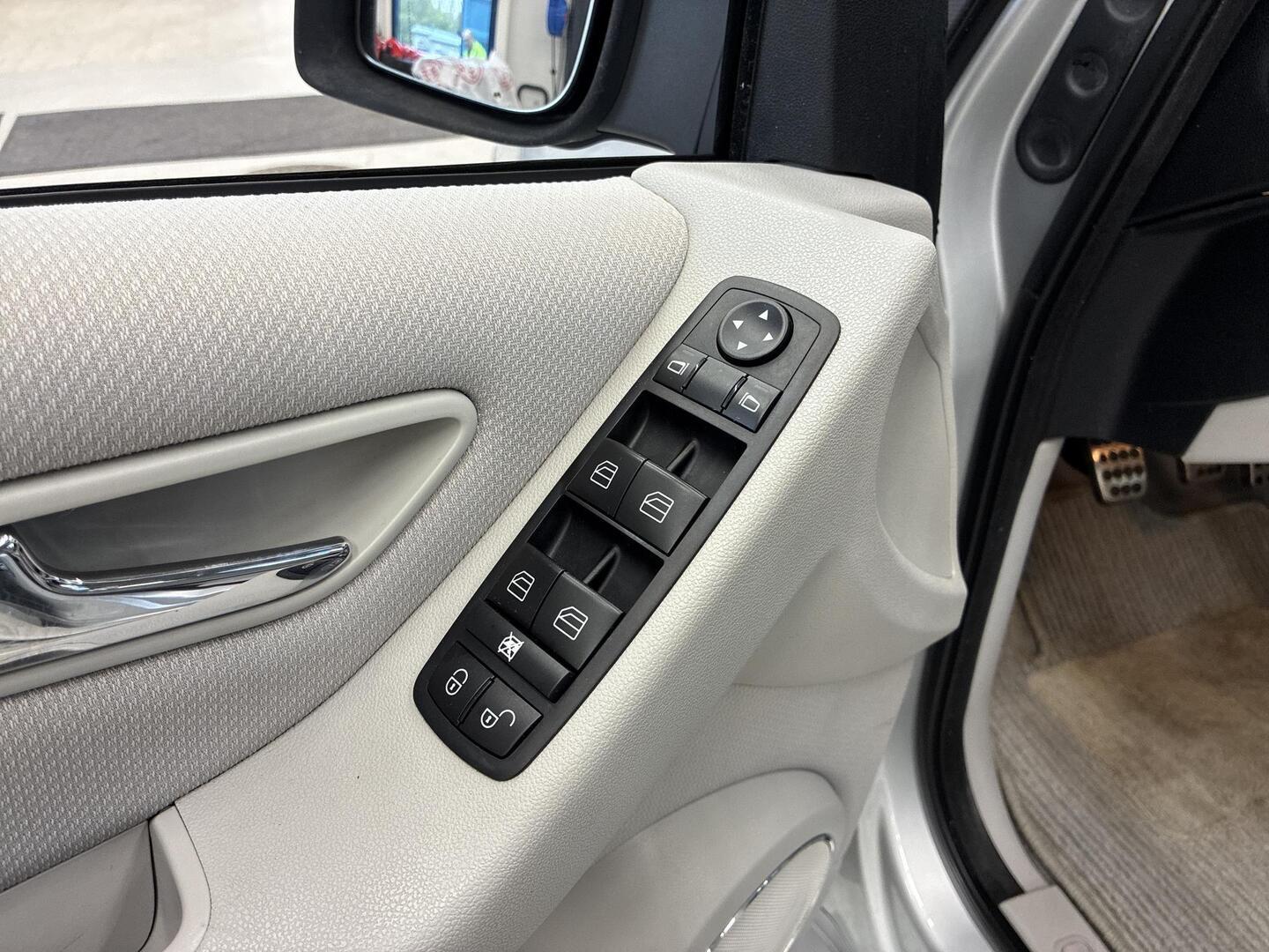MERCEDES-BENZ B 2010