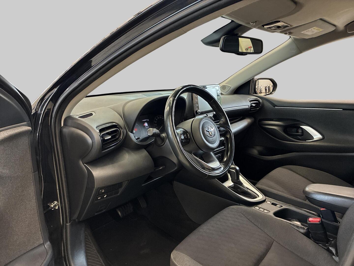 TOYOTA Yaris 2021