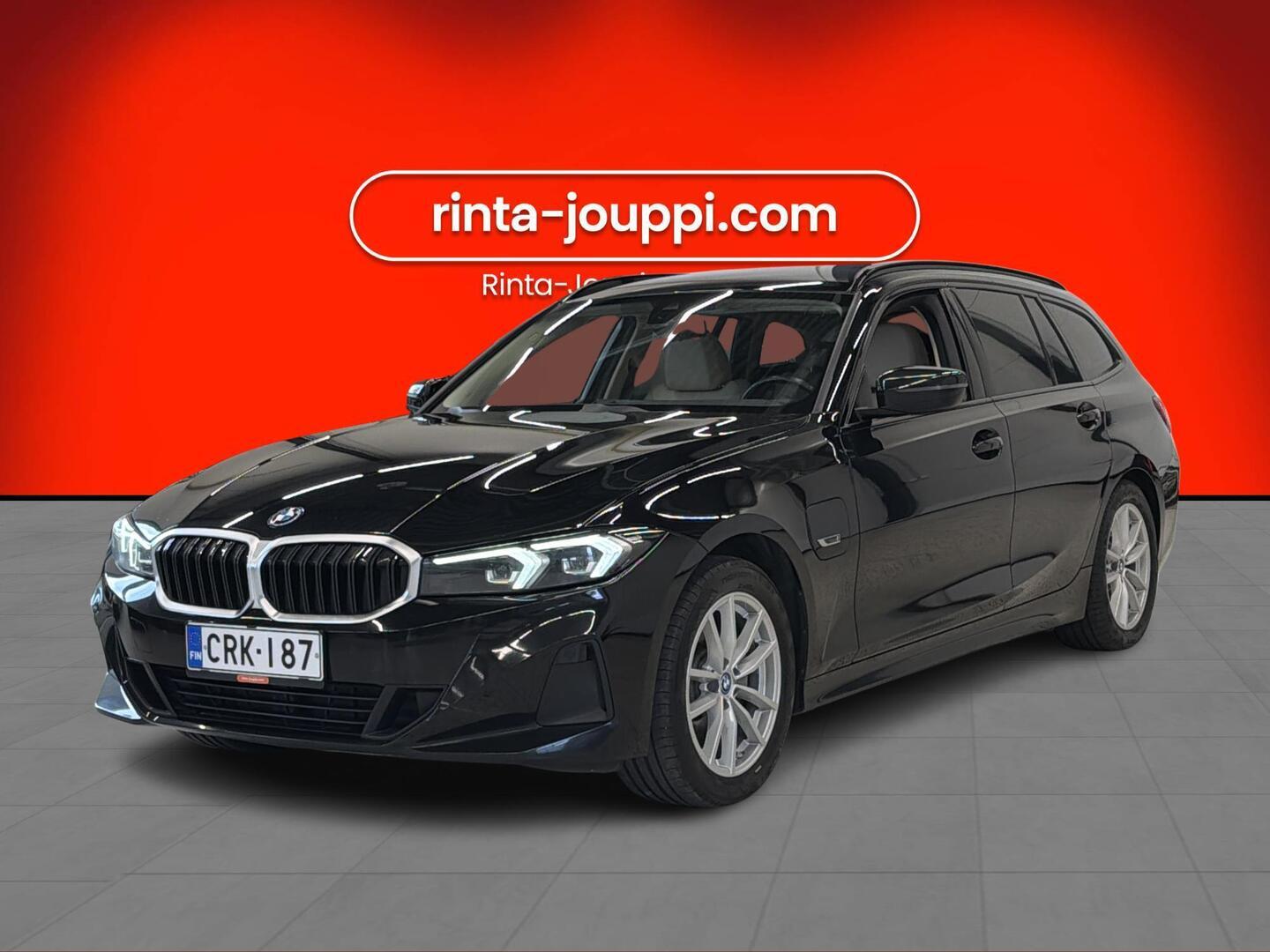 BMW 330 2023