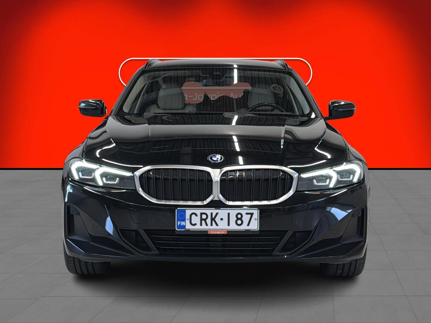 BMW 330 2023