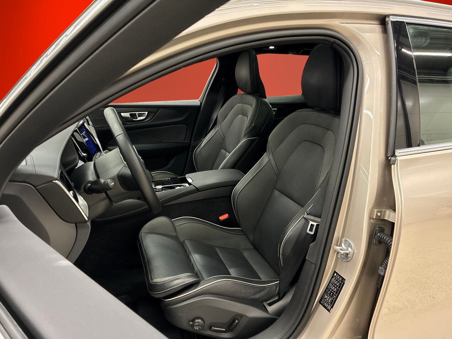 VOLVO V60 2024