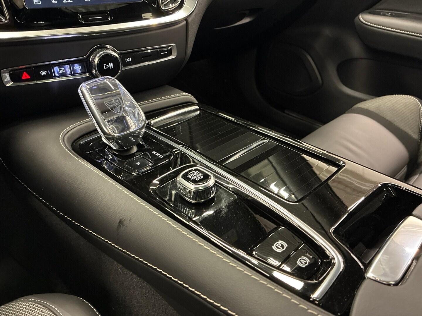VOLVO V60 2024