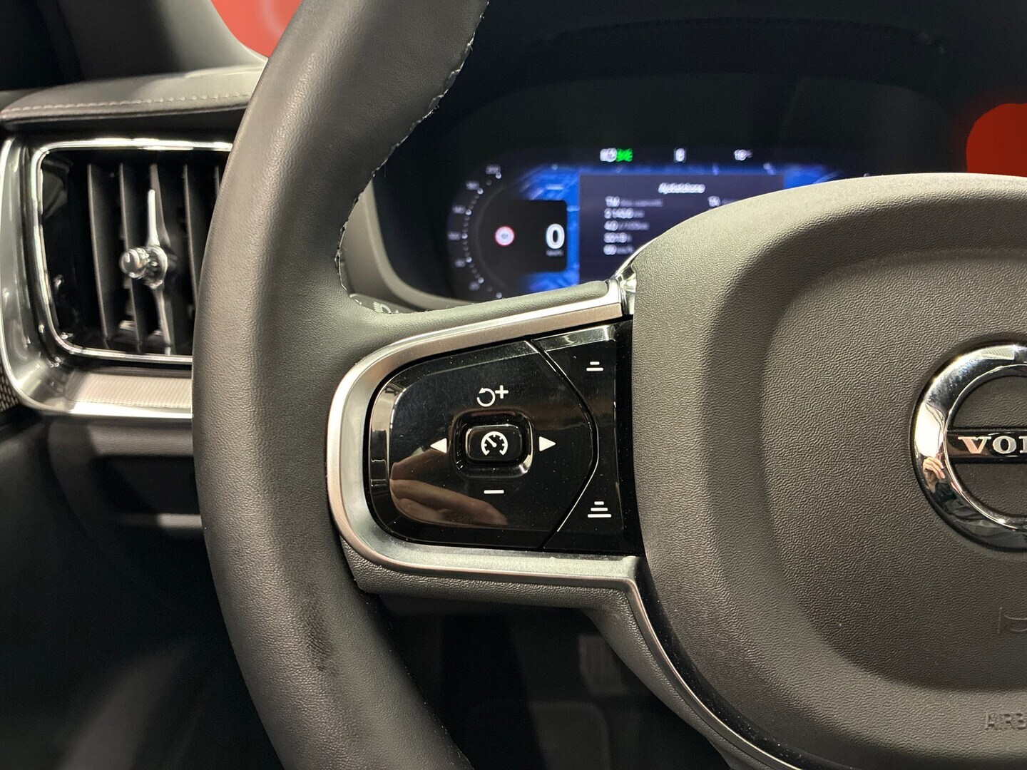 VOLVO V60 2024