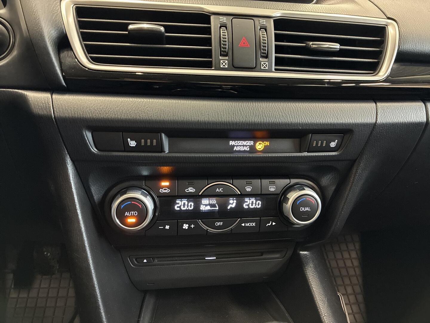 MAZDA Mazda3 2015