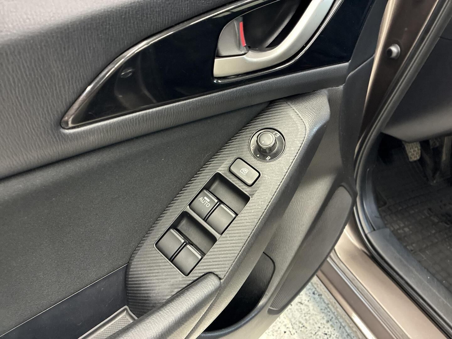 MAZDA Mazda3 2015
