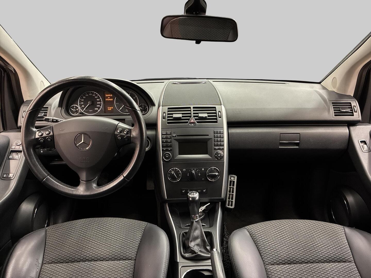 MERCEDES-BENZ A 2010