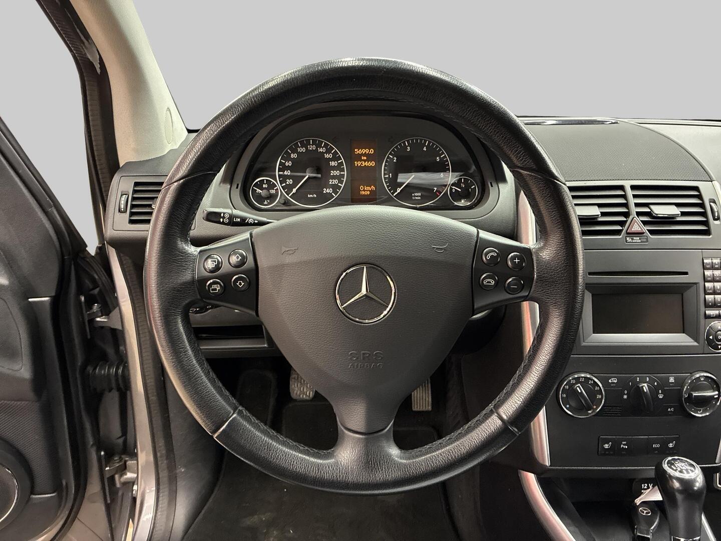 MERCEDES-BENZ A 2010