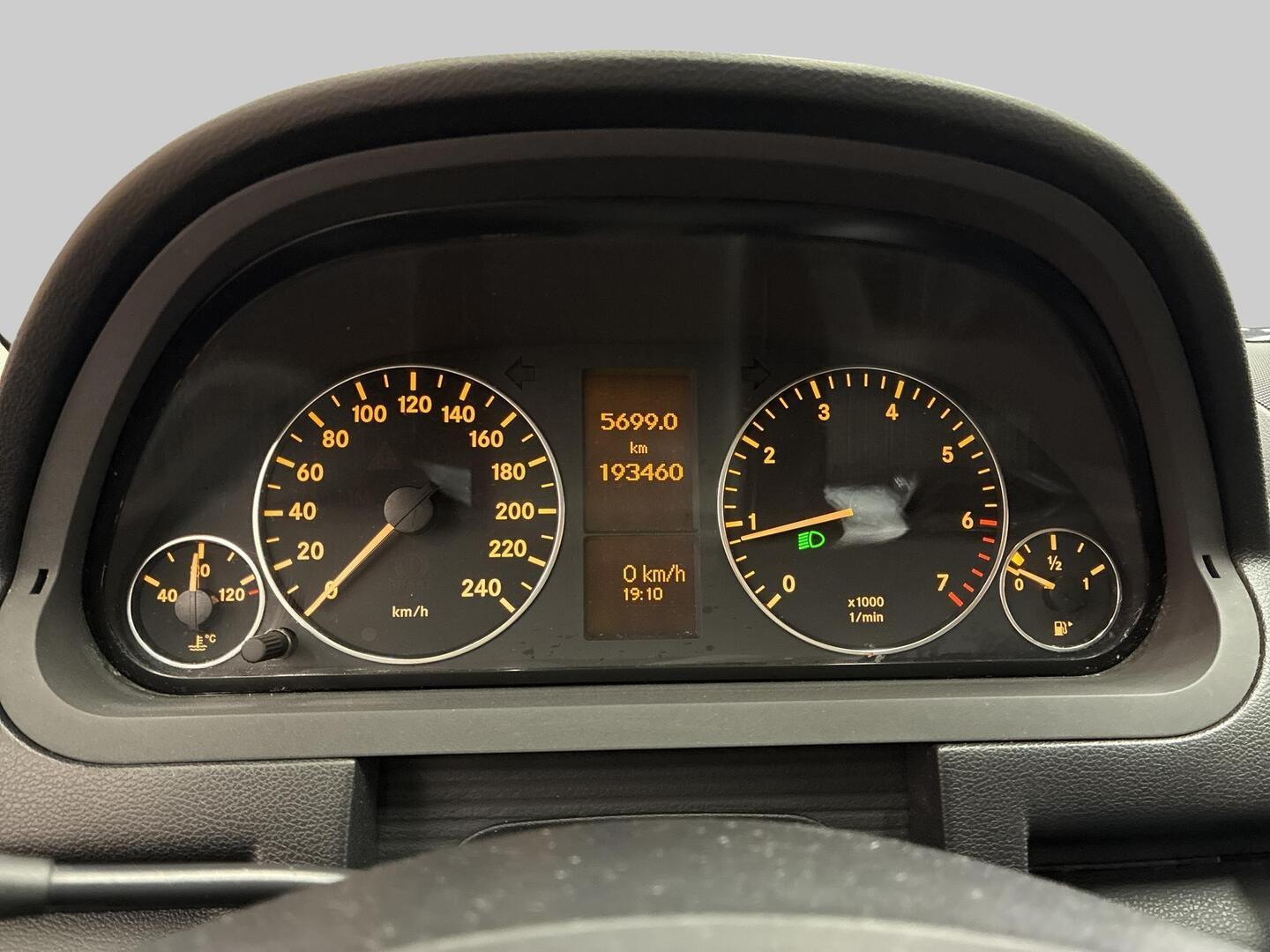 MERCEDES-BENZ A 2010