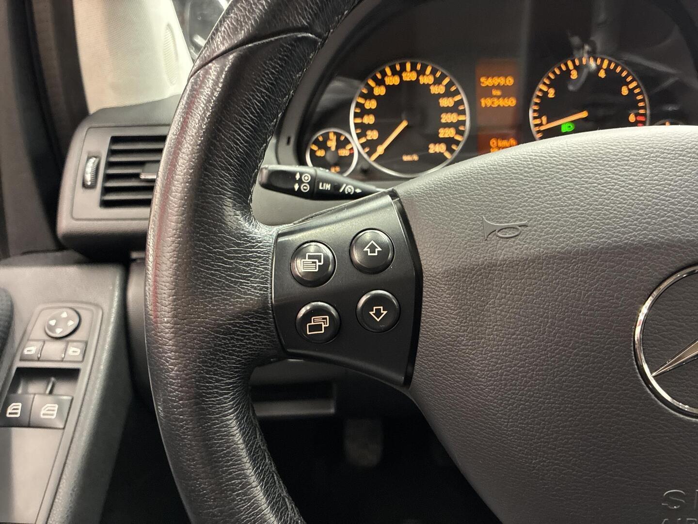 MERCEDES-BENZ A 2010