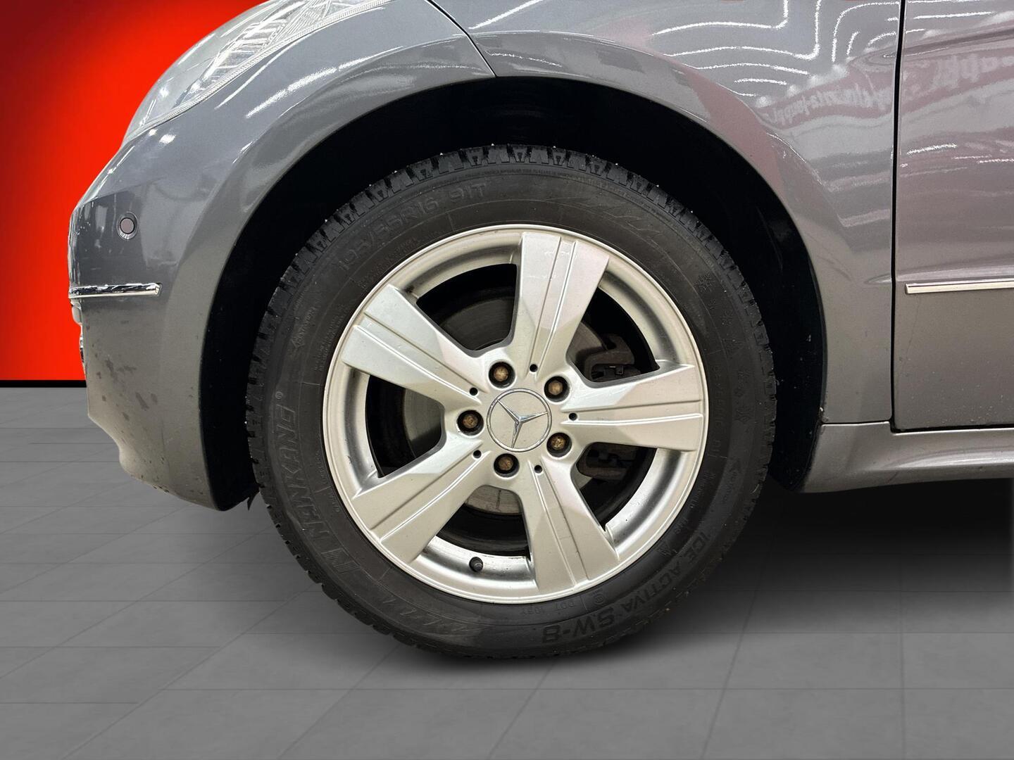 MERCEDES-BENZ A 2010