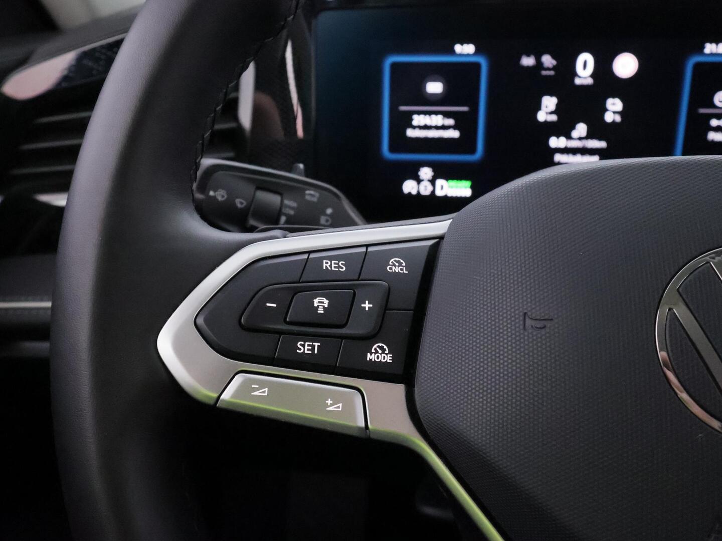 VOLKSWAGEN PASSAT 2025