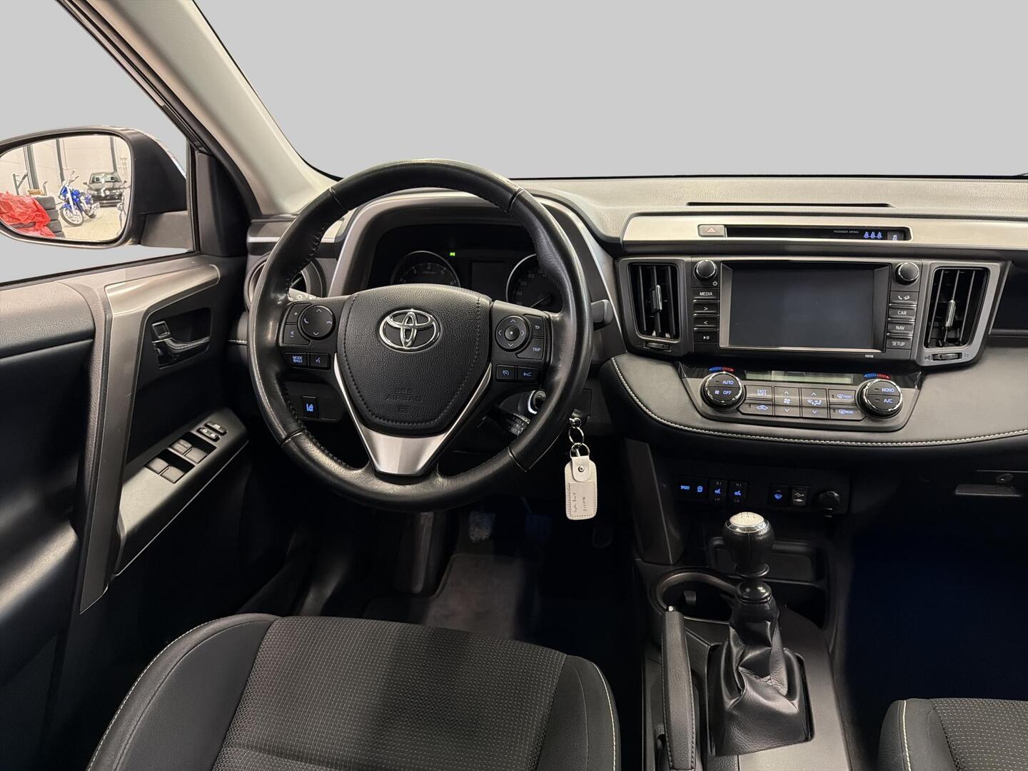 TOYOTA RAV4 2018