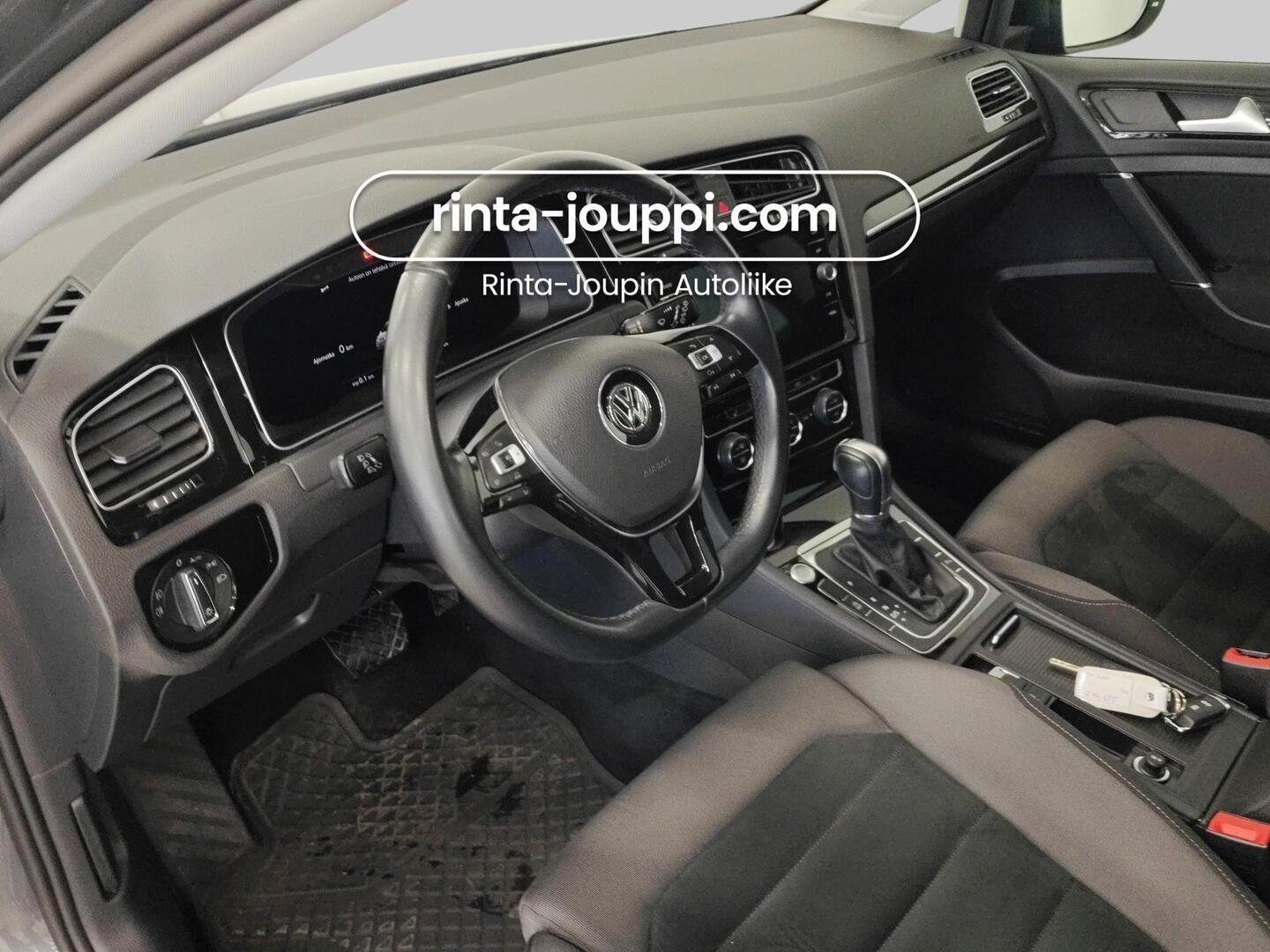 VOLKSWAGEN Golf 2018