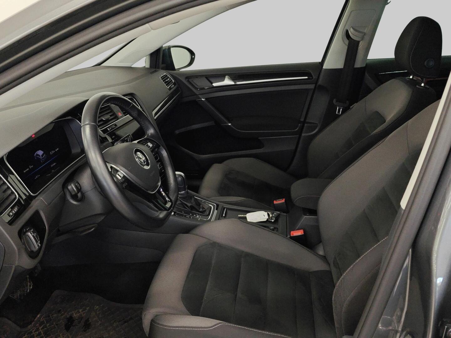 VOLKSWAGEN Golf 2018