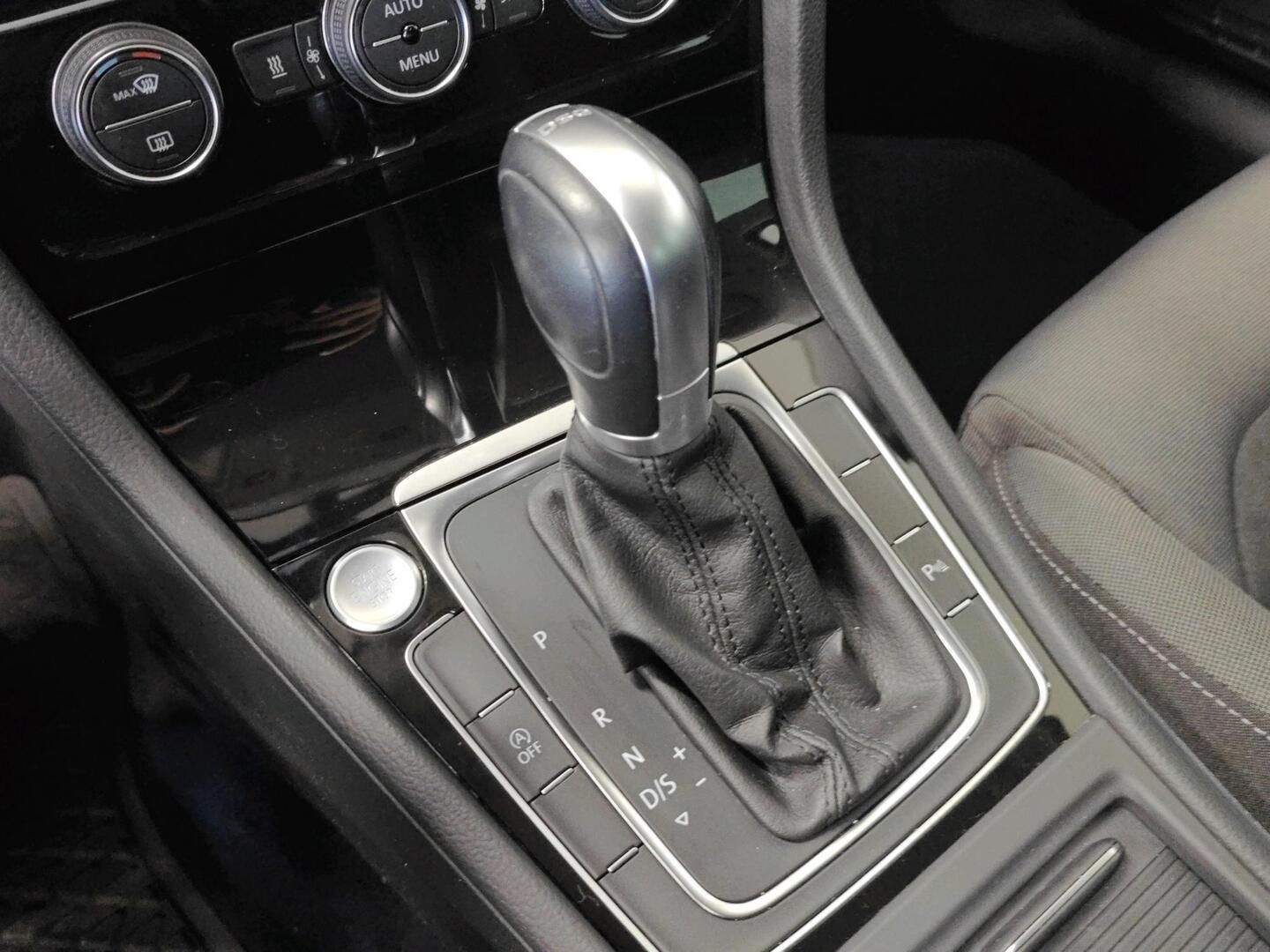 VOLKSWAGEN Golf 2018