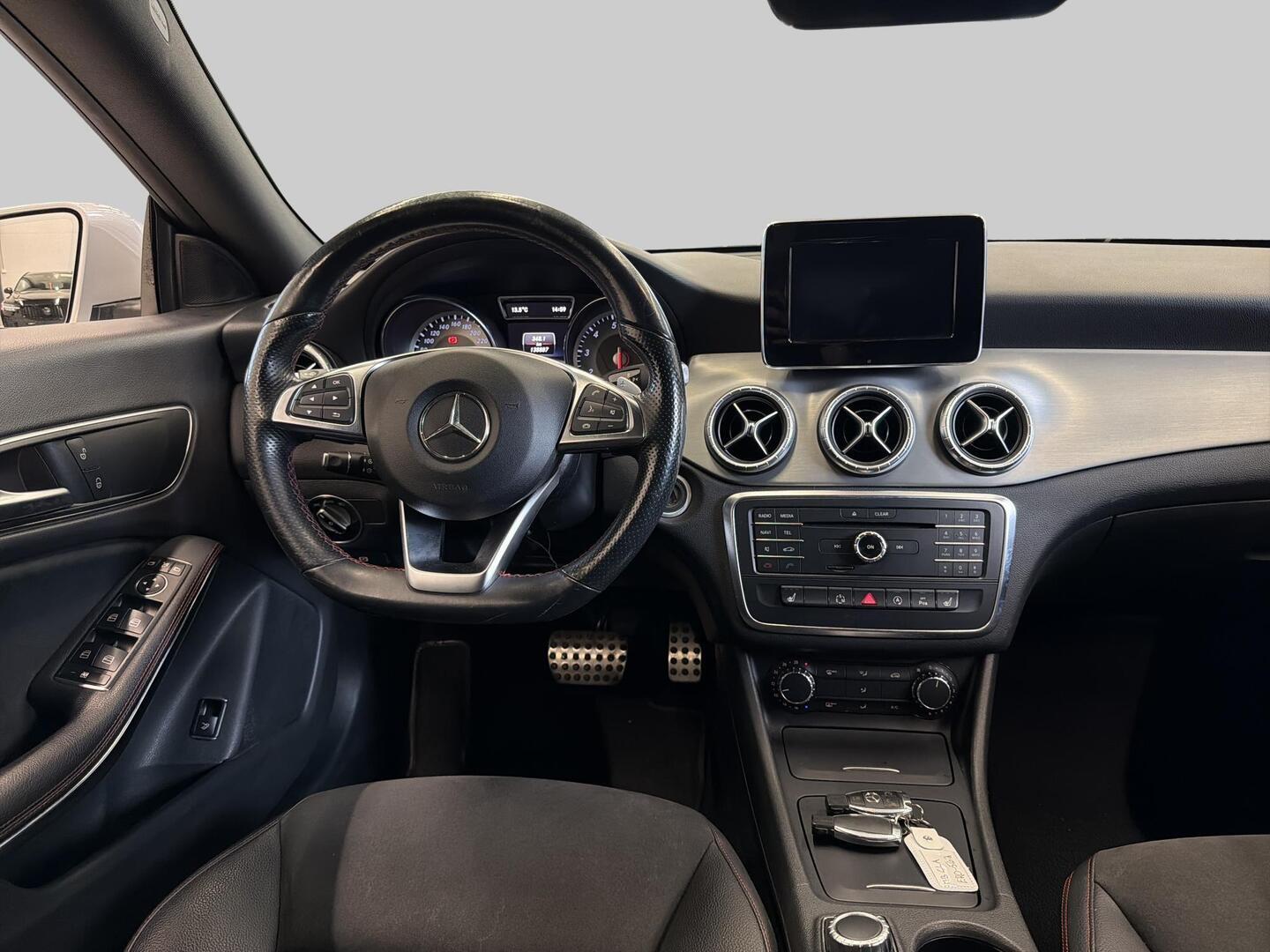 MERCEDES-BENZ CLA 2015