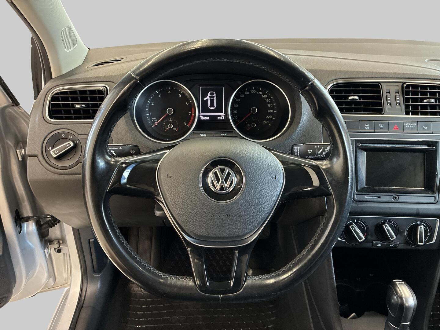 VOLKSWAGEN Polo 2016