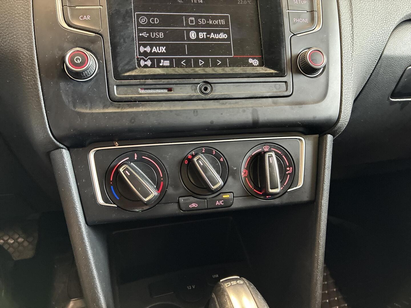 VOLKSWAGEN Polo 2016