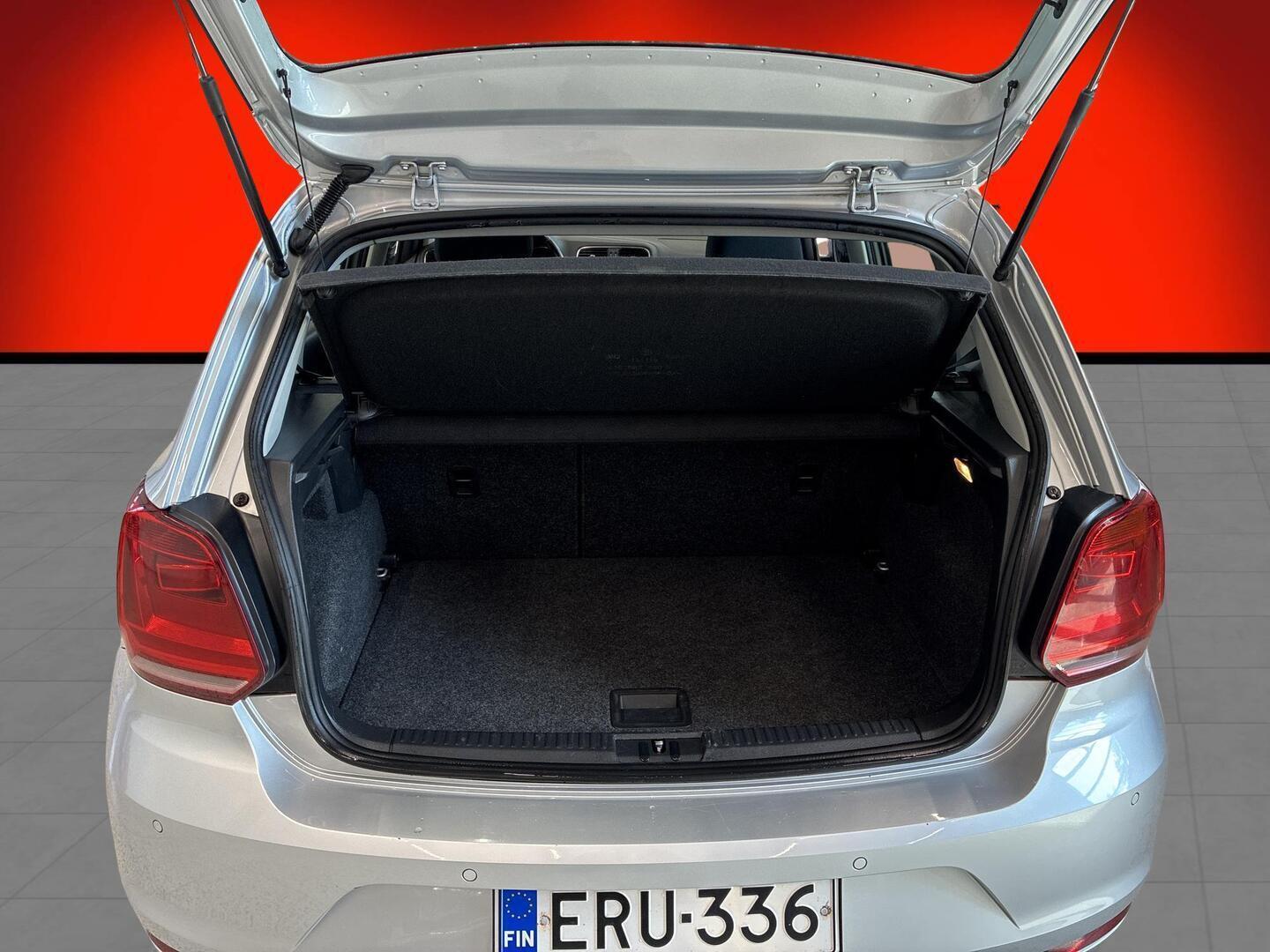 VOLKSWAGEN Polo 2016