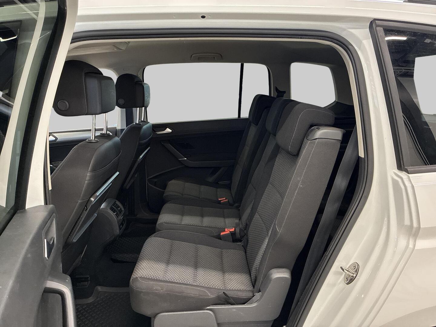 VOLKSWAGEN Touran 2018