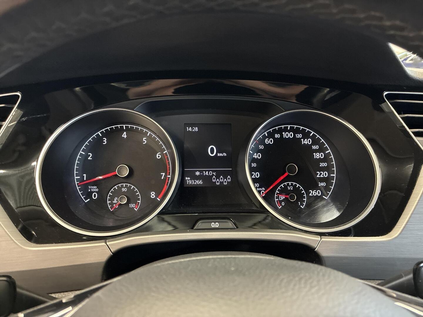 VOLKSWAGEN Touran 2018