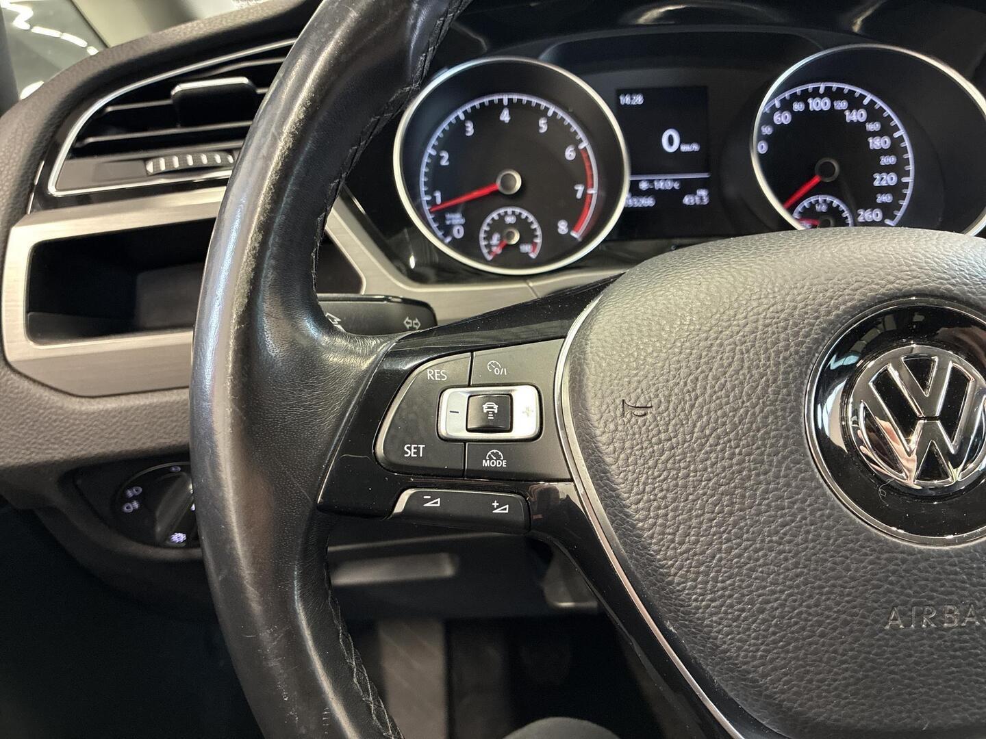 VOLKSWAGEN Touran 2018