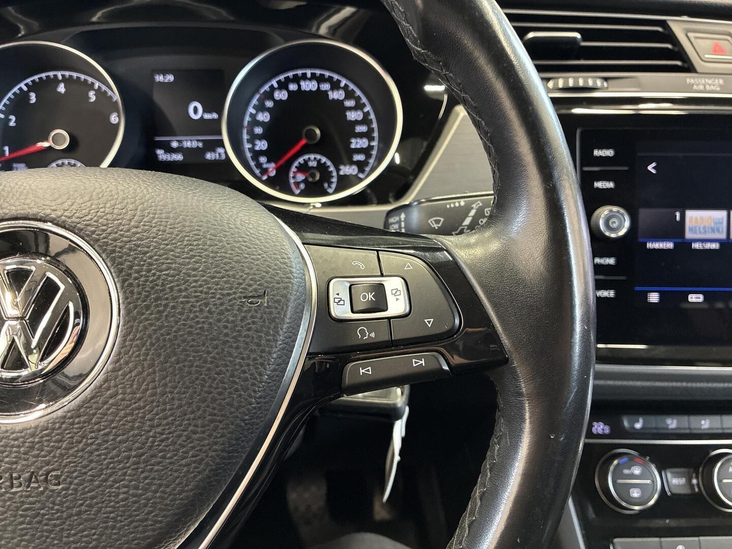 VOLKSWAGEN Touran 2018