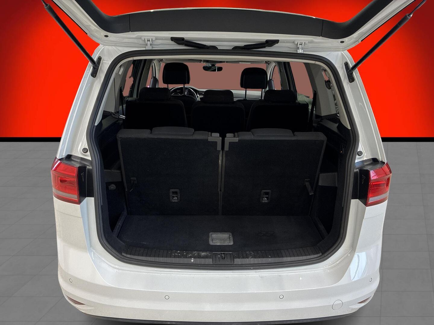 VOLKSWAGEN Touran 2018