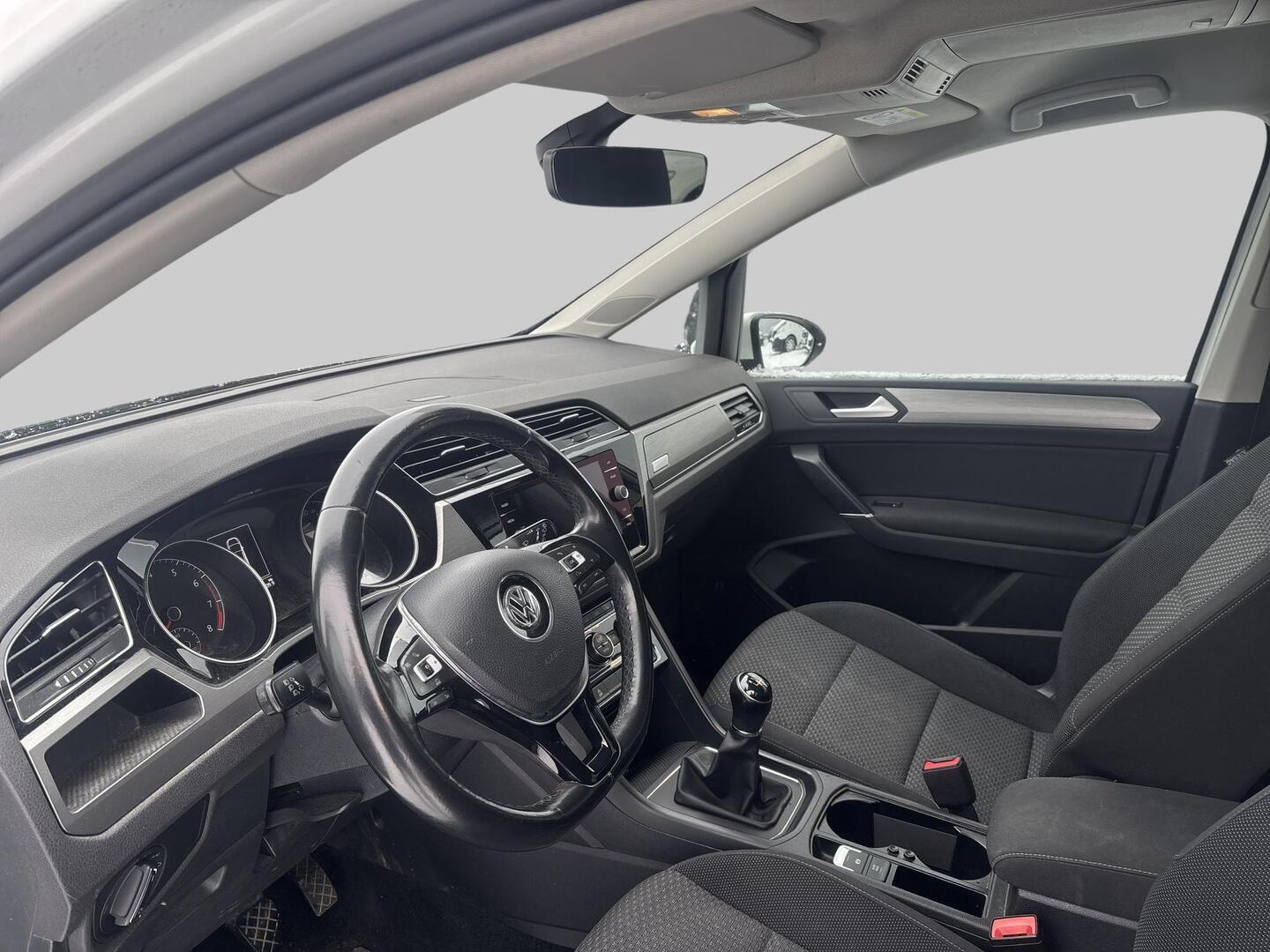 VOLKSWAGEN Touran 2018